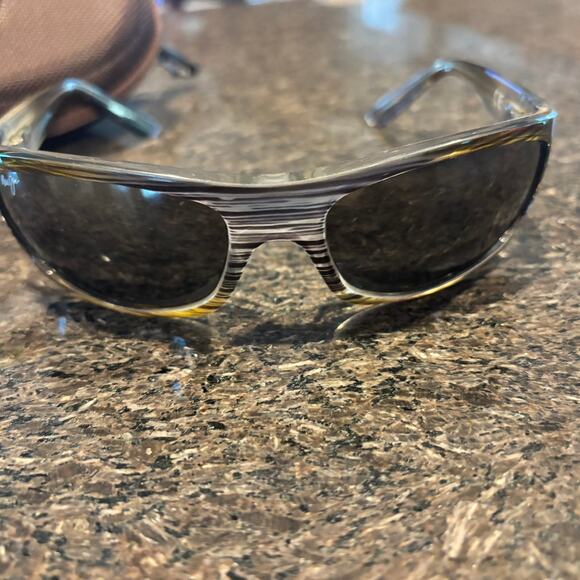 Maui Jim Surf Rider 261-11D  Sunglasses Brown Rootbeer Frame Gray Lenses w/ Case - Picture 4 of 4